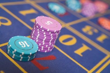 Aviator bet placement screen with dual-bet option and stake controls on dewa toto